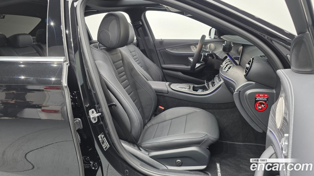 Mercedes-Benz E-Class E350 4MATIC AMG Line, 2022