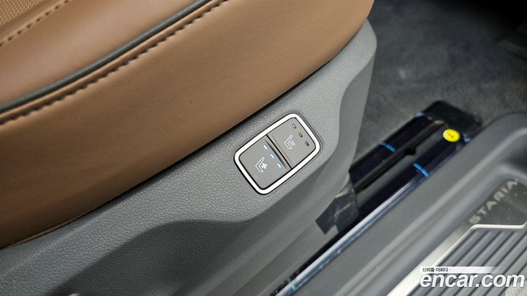 Hyundai Staria 4WD Lounge 9-Seater, 2025