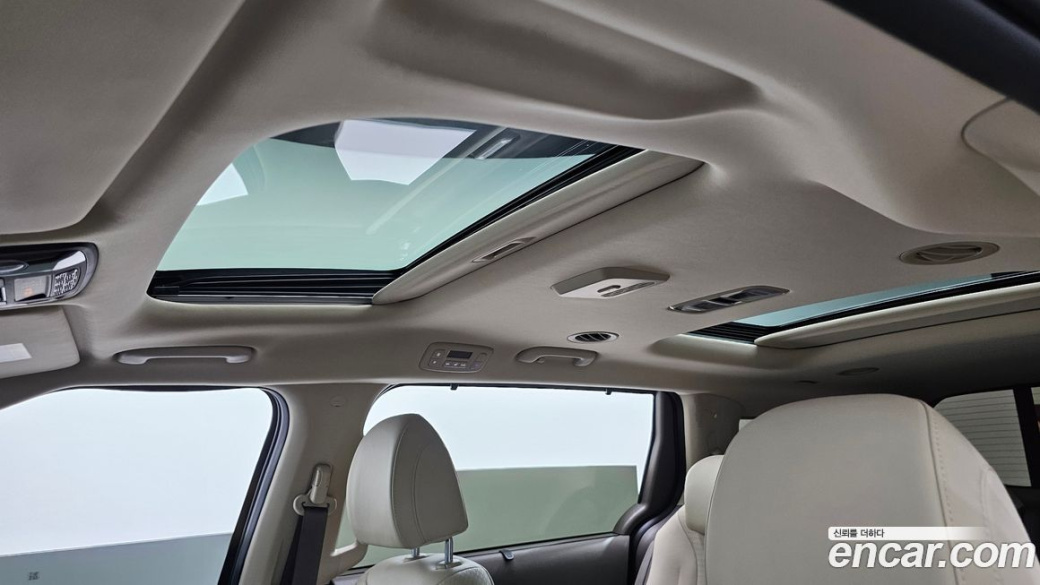 Kia Carnival 9-Seater Signature, 2024