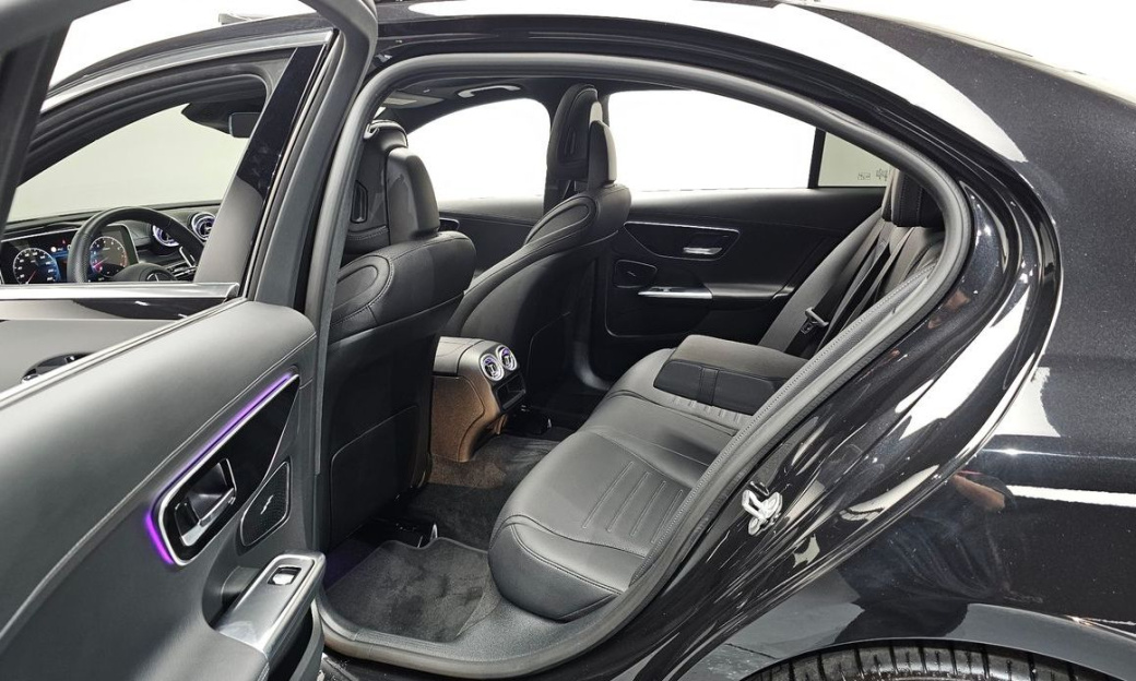 Mercedes-Benz C-Class C300 4MATIC AMG Line, 2024