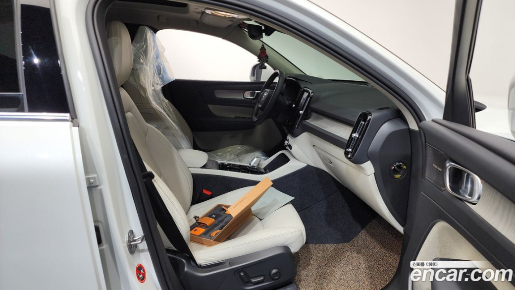 Volvo XC40 B4 Ultra Bright, 2025