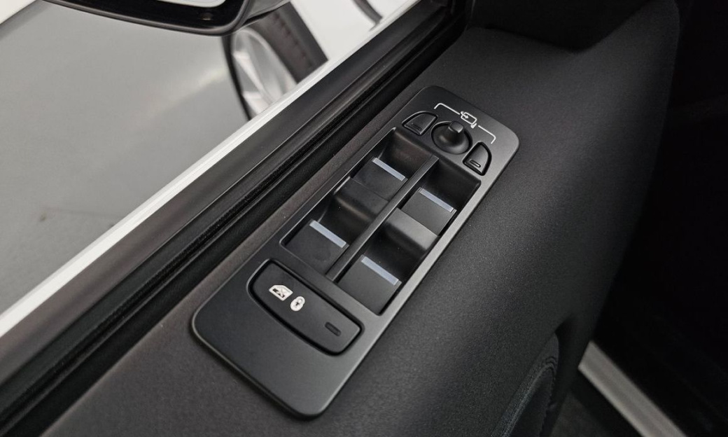 Land Rover Discovery Sport P250 SE, 2022