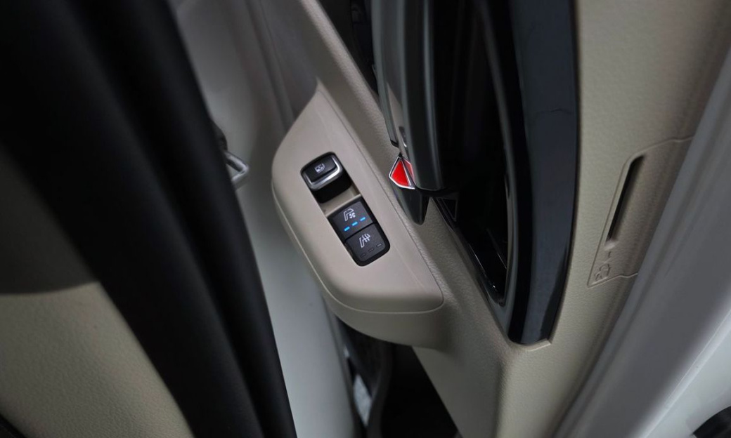 Kia Carnival 9-Seater Signature, 2024