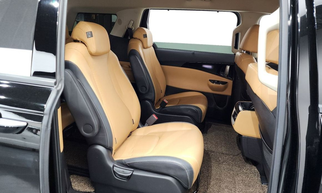 Kia Carnival 9-Seater Signature, 2022