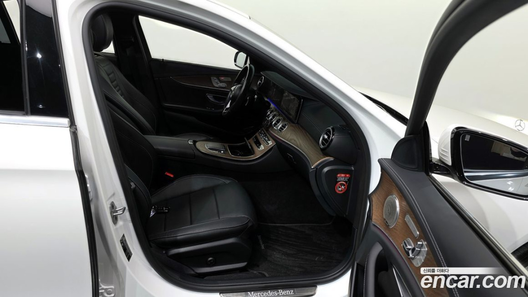 Mercedes-Benz E-Class E220d 4MATIC Exclusive, 2021