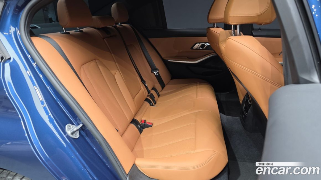 BMW 3-Series 320i, 2024