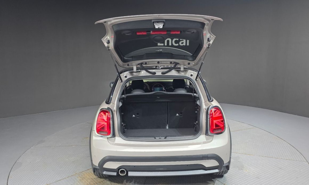 Mini Cooper Classic Plus Launch Pack, 2024