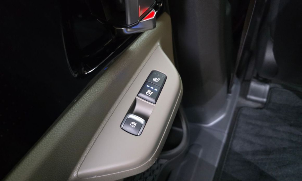 Kia Carnival 7-Seater Signature, 2024