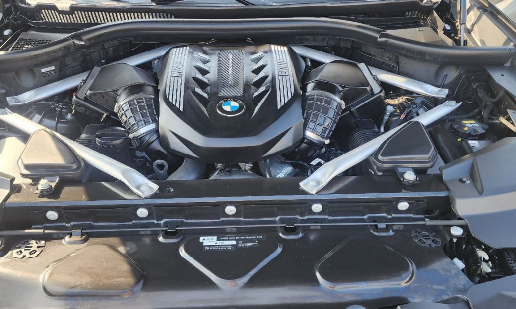 BMW X6 M50i, 2021