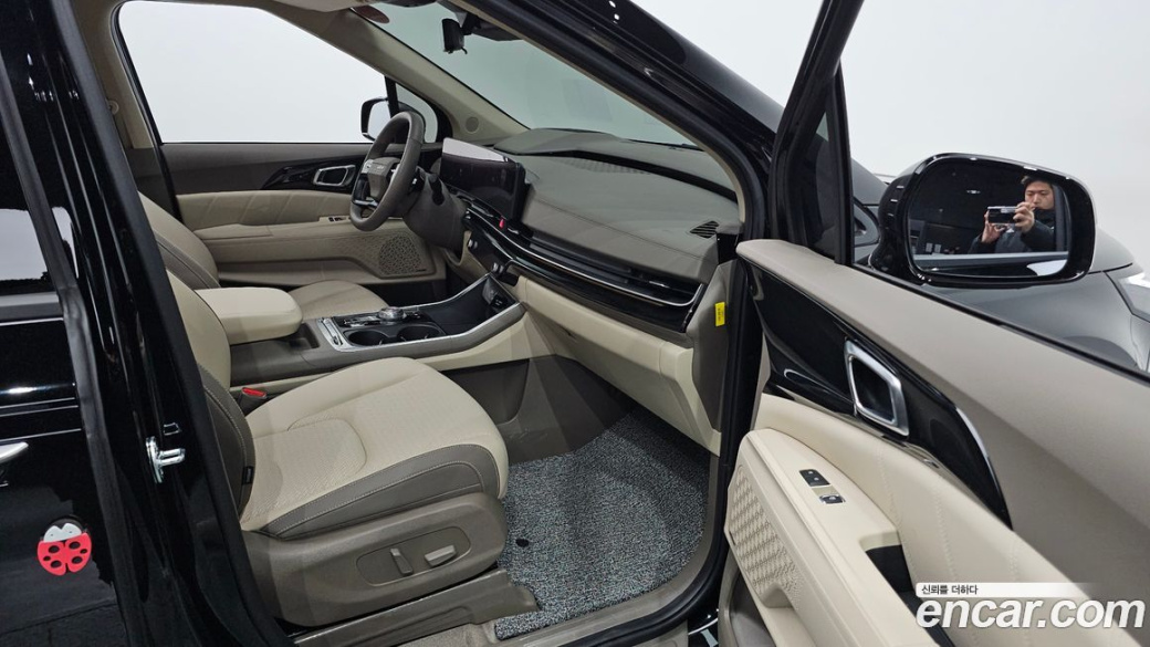 Kia Carnival 7-Seater Gravity, 2025