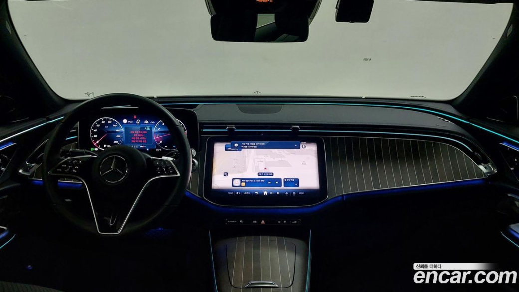 Mercedes-Benz E-Class E300 4MATIC Exclusive, 2025