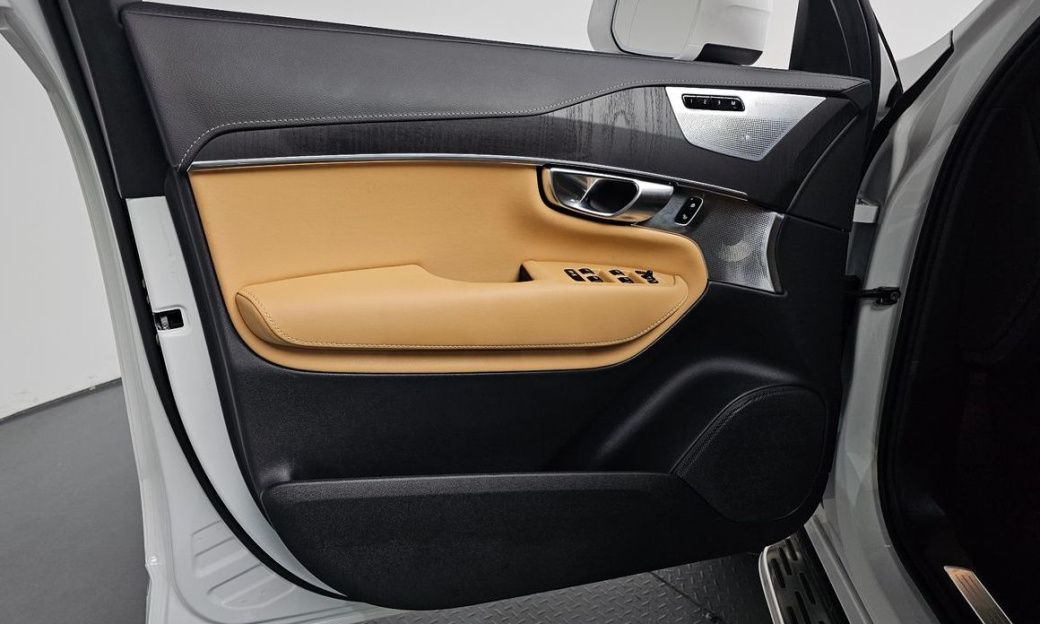 Volvo XC90 B6 Ultra Bright, 2025