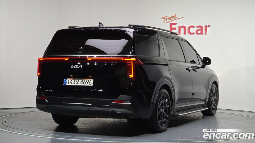 Kia Carnival 7-Seater Gravity, 2024