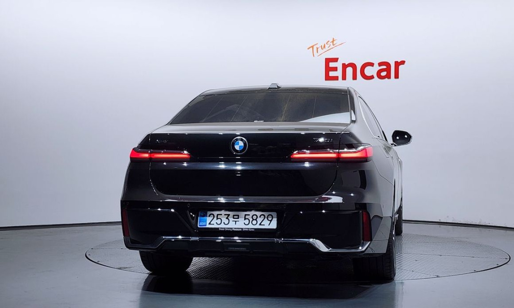 BMW 7-Series 740i xDrive M Sport, 2025