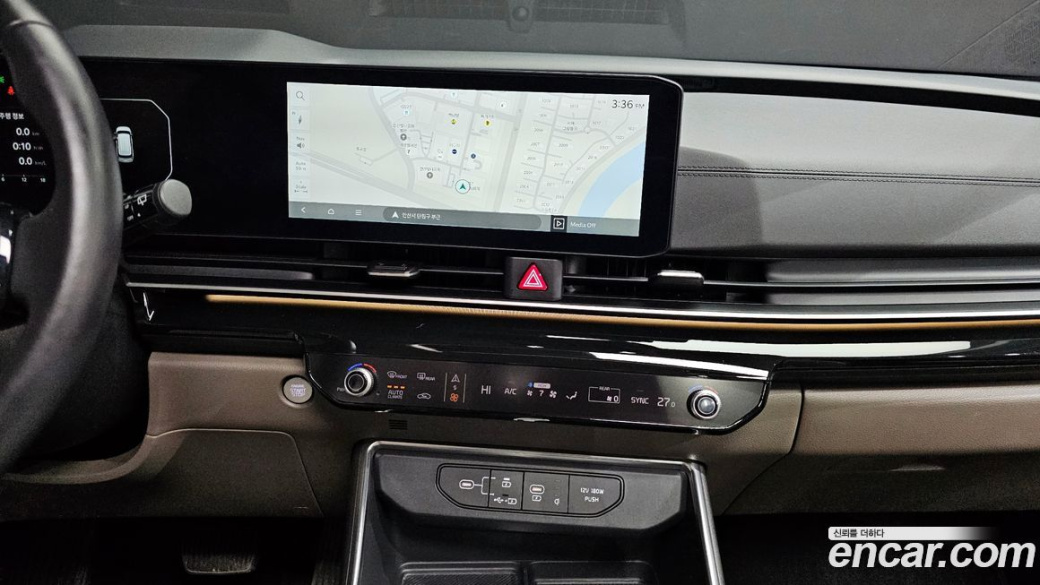Kia Carnival 7-Seater Signature, 2024