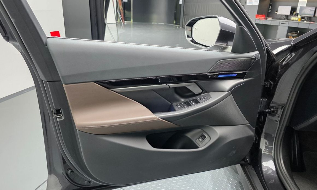 BMW 5-Series 520i, 2024