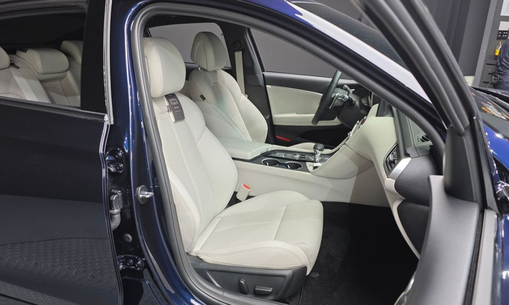 Genesis G70 Gasoline 2.5T 4WD, 2025