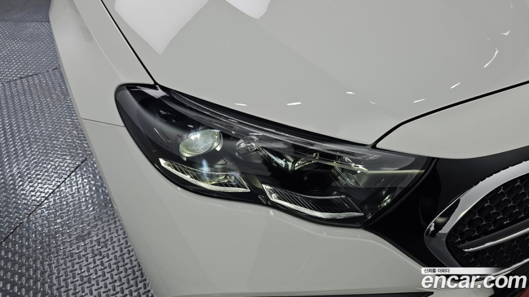 Mercedes-Benz E-Class E300 4MATIC AMG Line, 2024