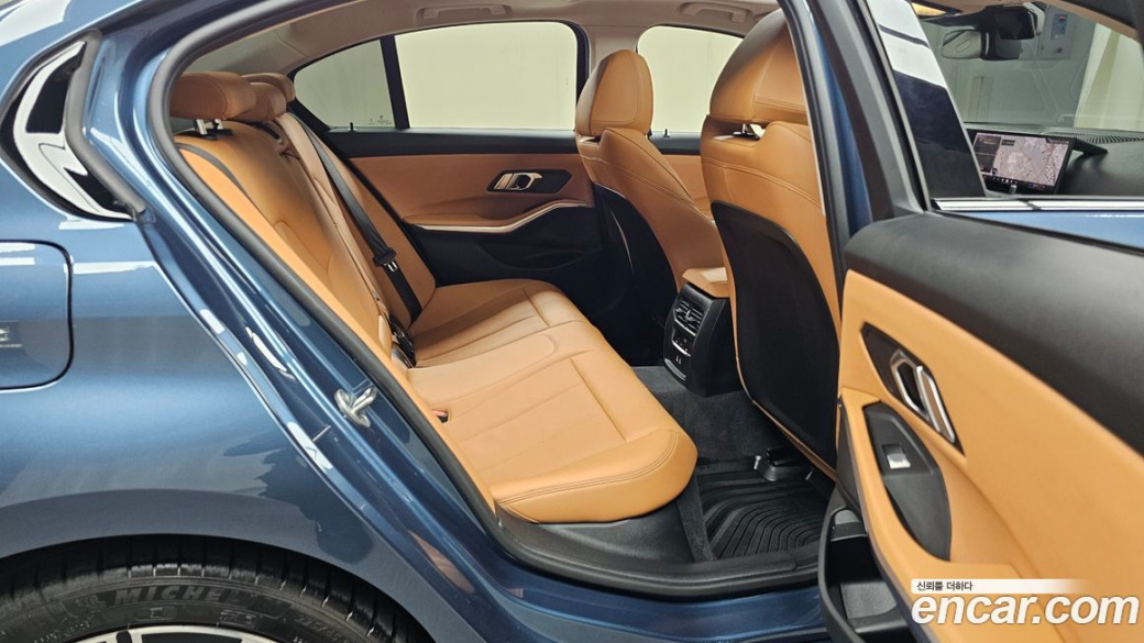 BMW 3-Series 320i, 2025
