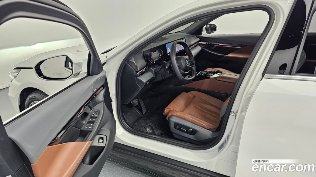 BMW 5-Series 530i xDrive, 2024
