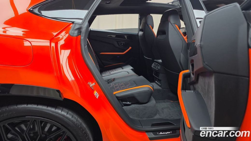 Lamborghini Urus 4.0 V8 SE, 2025