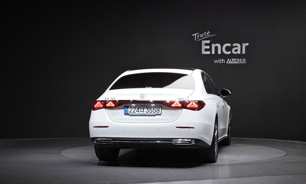 Mercedes-Benz E-Class E220d 4MATIC Exclusive, 2024