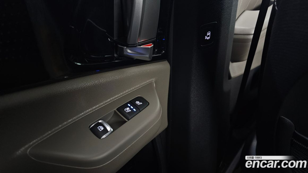 Kia Carnival 7-Seater Gravity, 2024