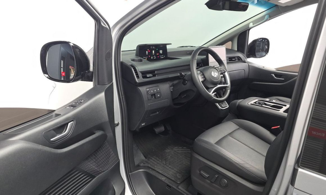 Hyundai Staria Tourer 9-Seater, 2025