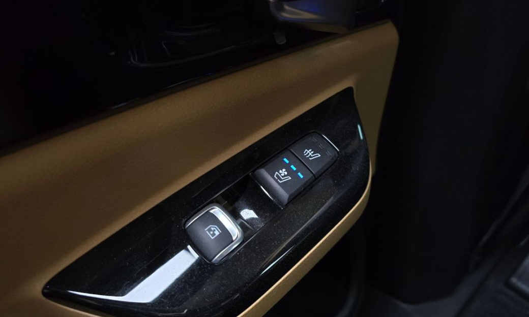 Kia Carnival 9-Seater Signature, 2023