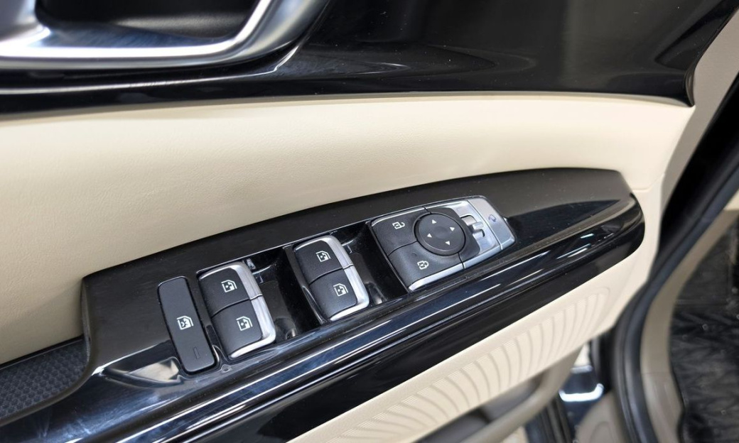 Kia Carnival 9-Seater Noblesse, 2023