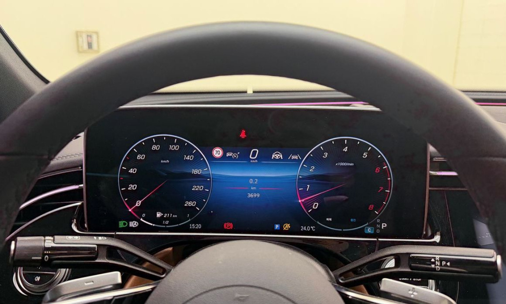 Mercedes-Benz E-Class E450 4MATIC Exclusive, 2025