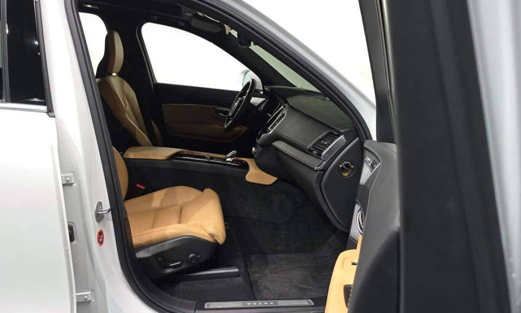 Volvo XC90 B6 Ultra Bright, 2025