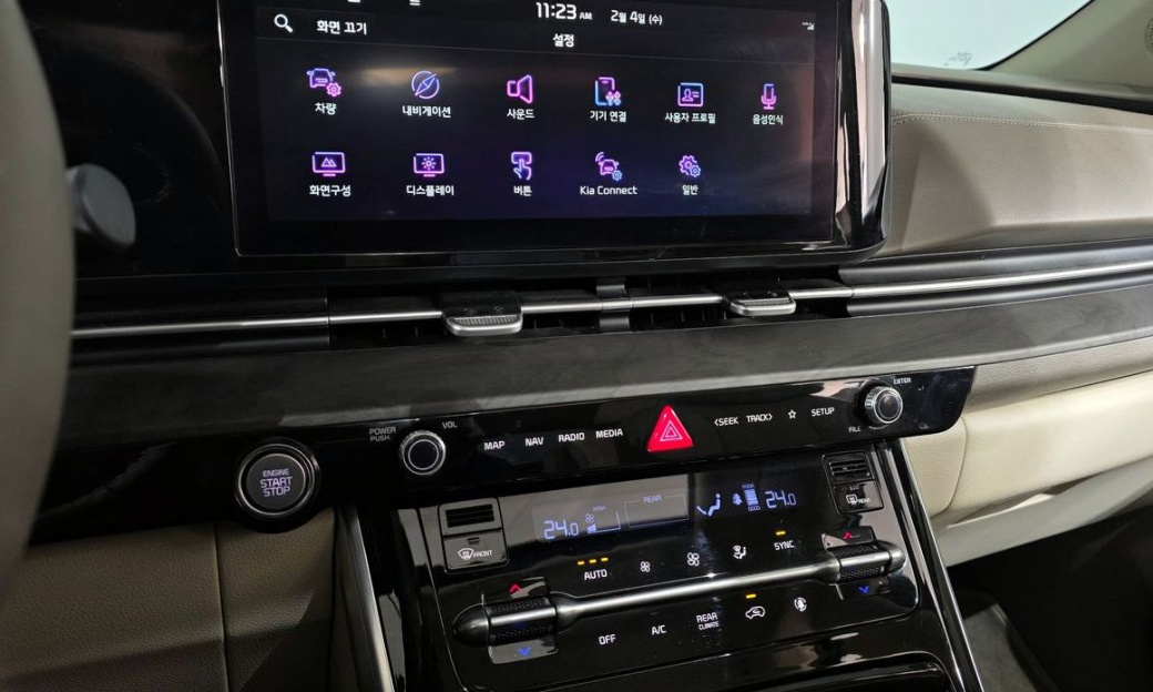 Kia Carnival 7-Seater Outdoor, 2023