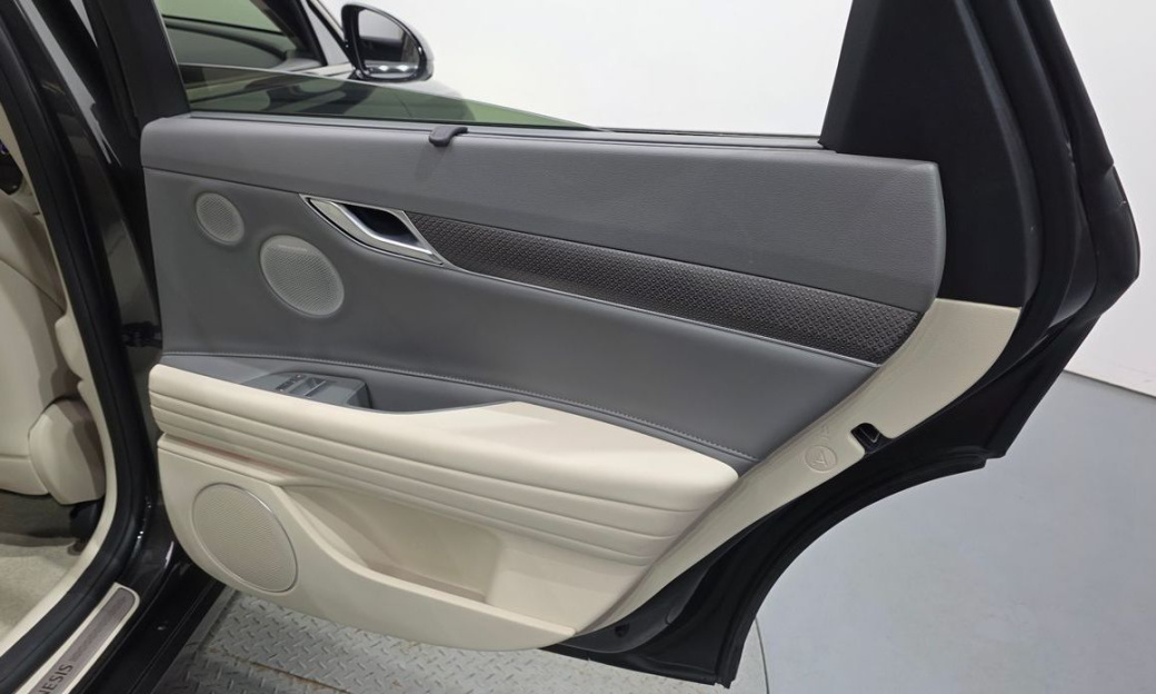 Genesis G80 Gasoline 2.5 Turbo AWD, 2025