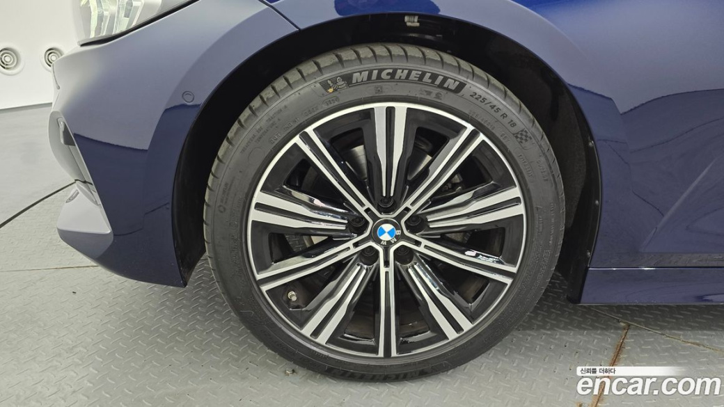 BMW 3-Series 320i, 2025