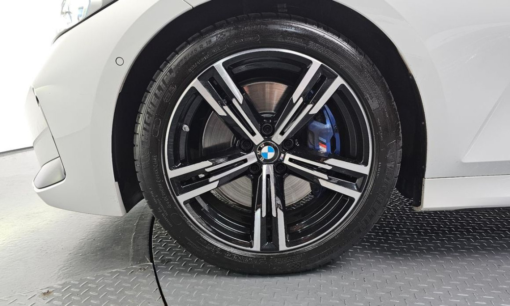 BMW 3-Series 320i M Sport, 2024