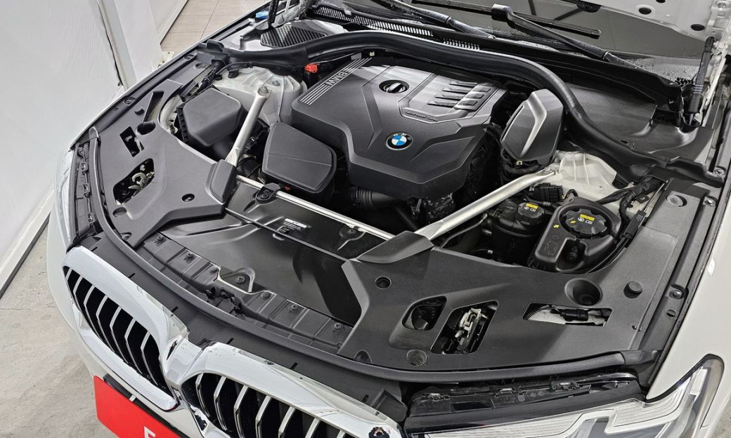 BMW 5-Series 530i Luxury, 2022