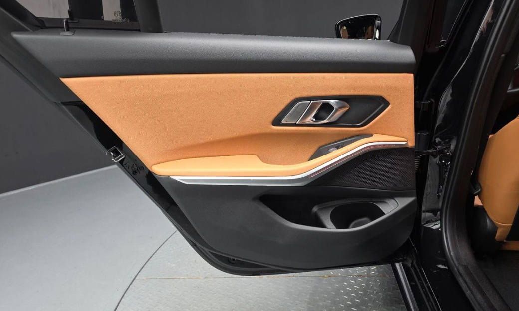 BMW 3-Series 320i M Sport, 2023