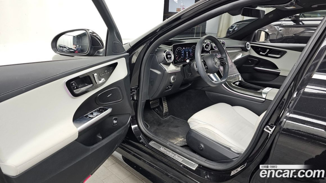 Mercedes-Benz C-Class C300 4MATIC AMG Line, 2023