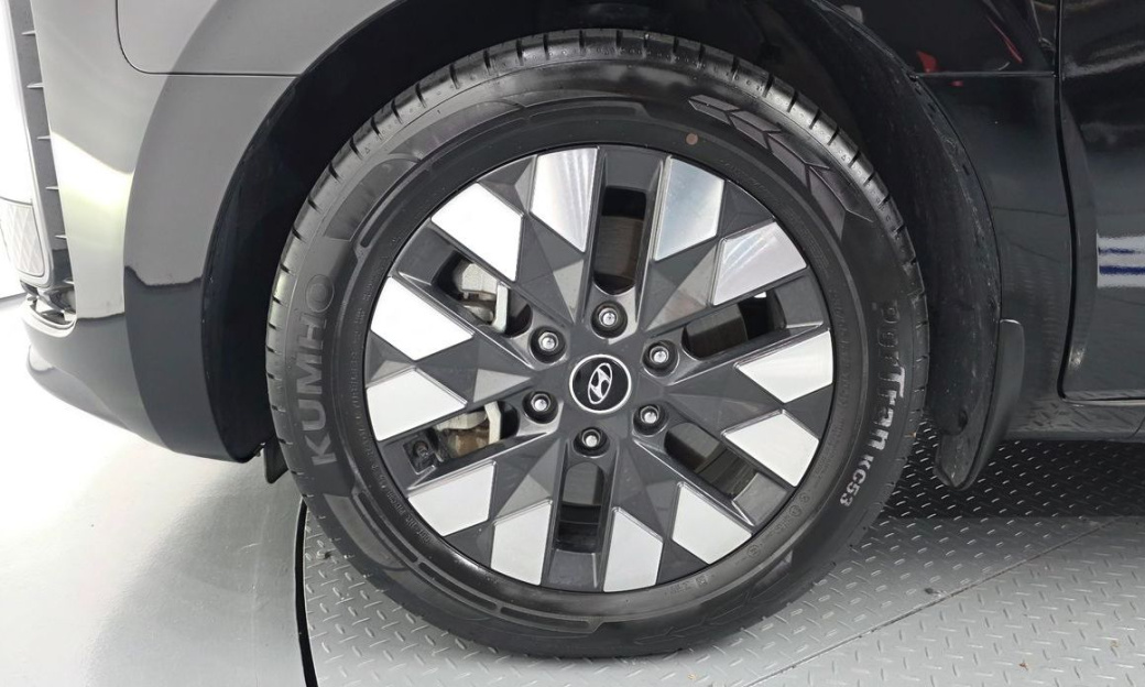Hyundai Staria 4WD Lounge 7-Seater, 2024
