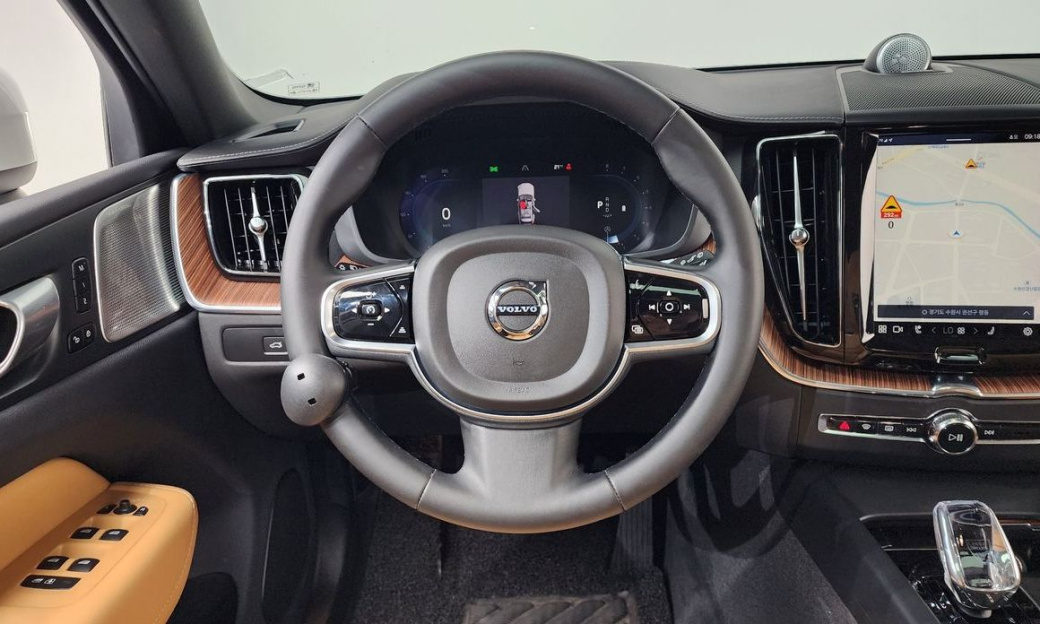 Volvo XC60 B5 Ultimate Bright, 2024