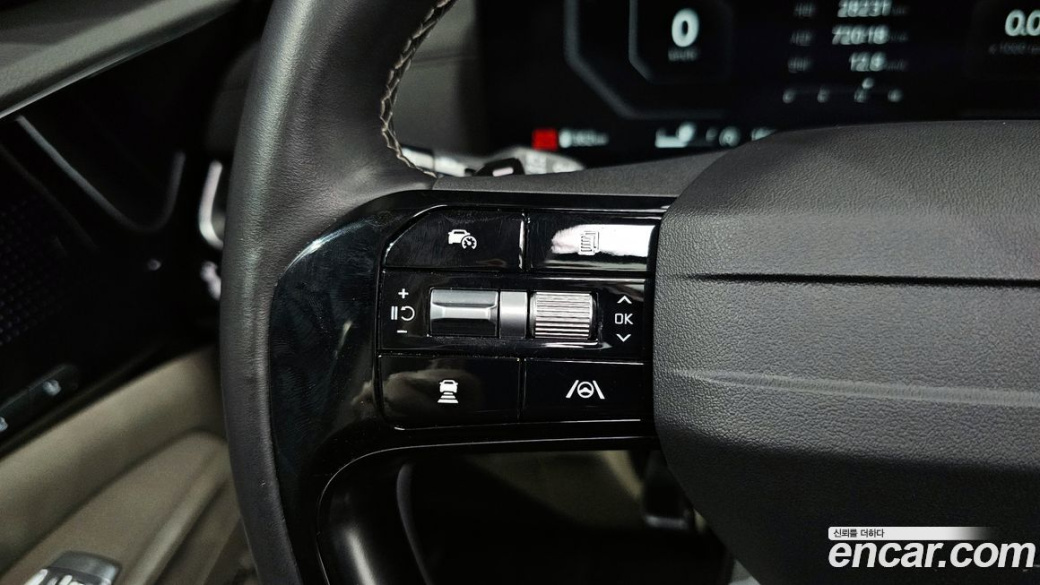 Kia Carnival 9-Seater Gravity, 2025