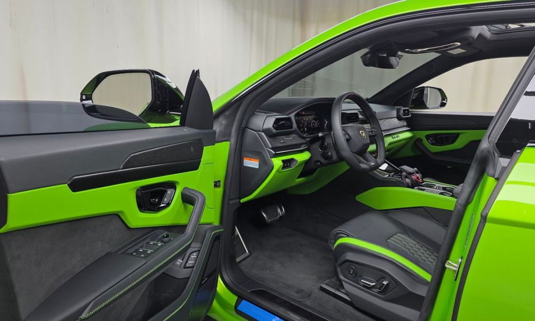 Lamborghini Urus 4.0 V8 SE, 2025