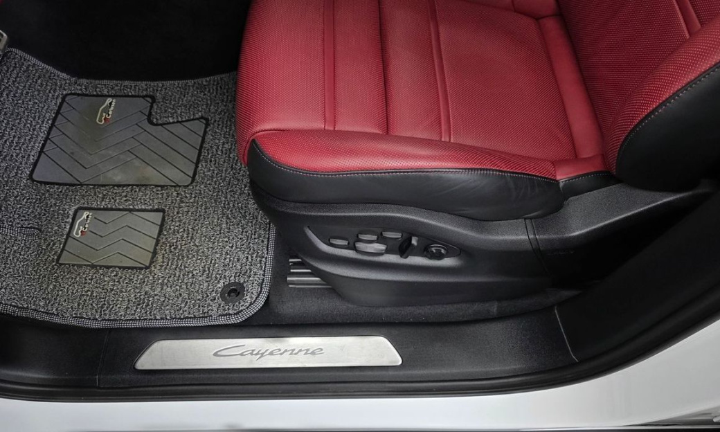 Porsche Cayenne 3.0, 2024