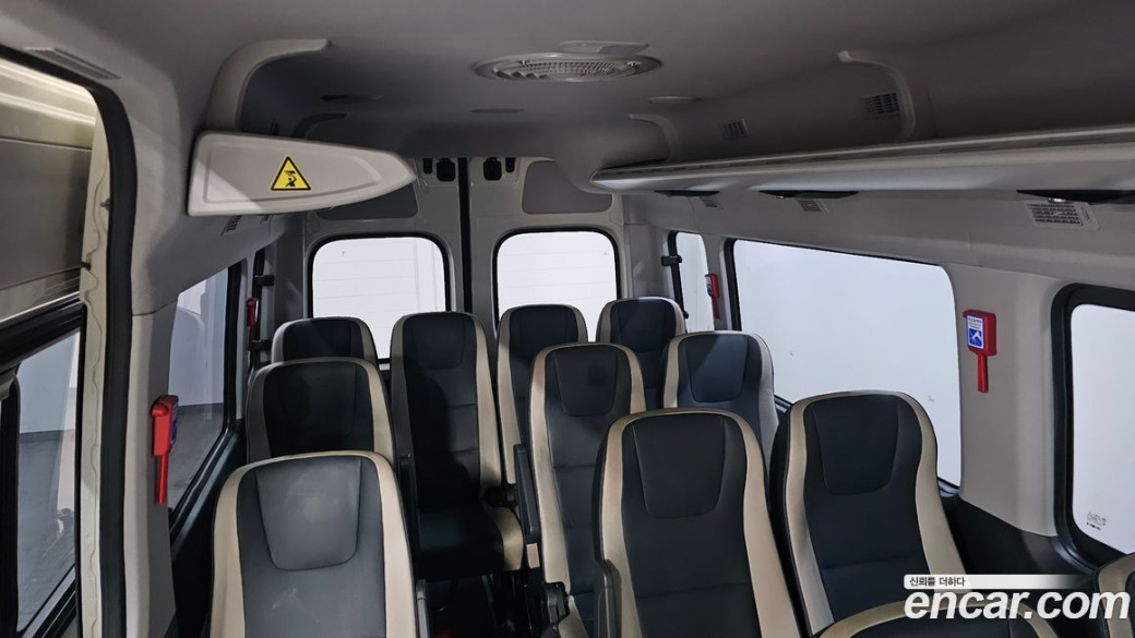 Hyundai Solati 15-seater, 2024