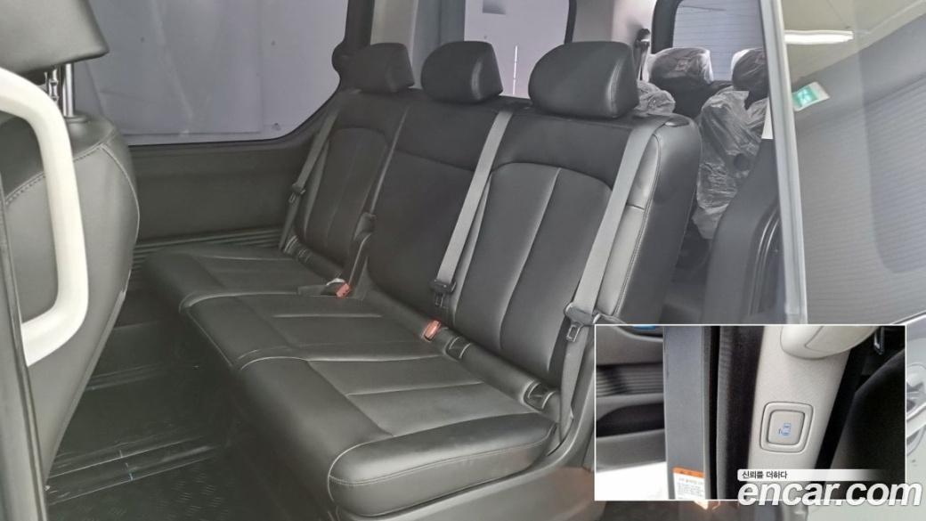 Hyundai Staria 4WD Tourer 11-Seater, 2022