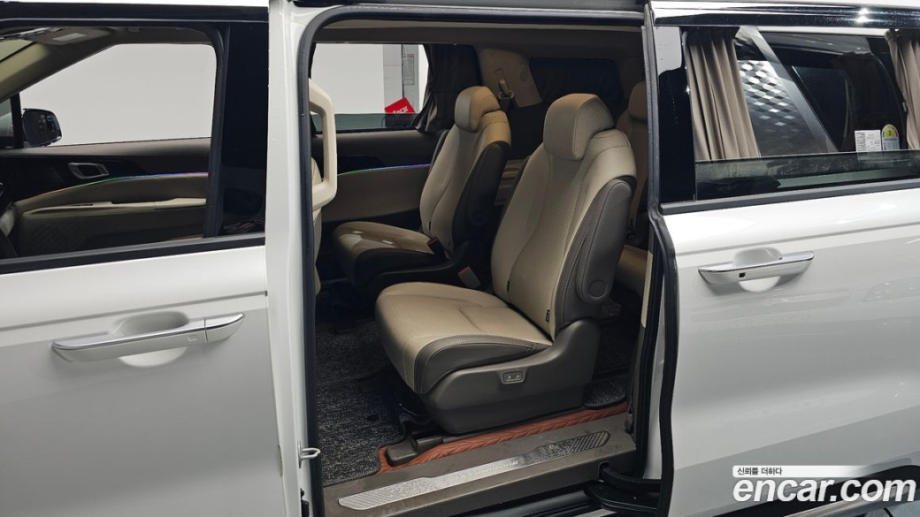 Kia Carnival 9-Seater Hi Limousine, 2024