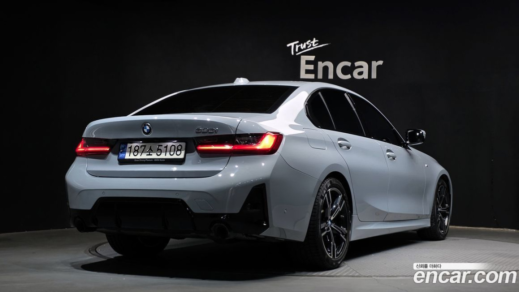 BMW 3-Series 320i M Sport, 2023
