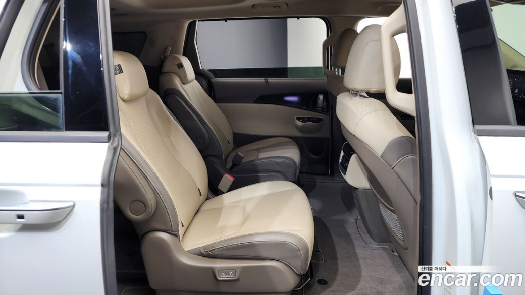 Kia Carnival 9-Seater Signature, 2023
