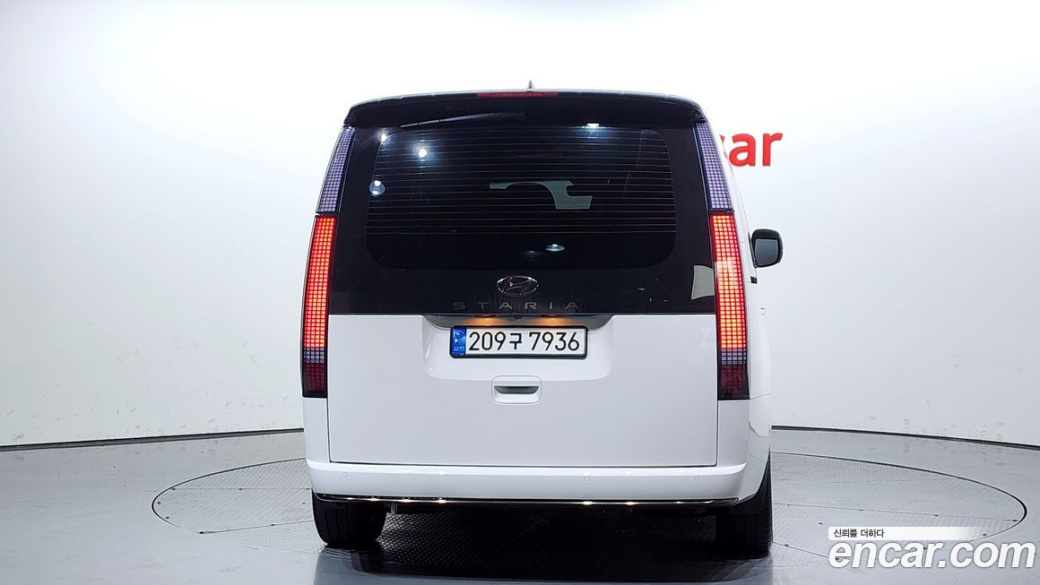 Hyundai Staria 4WD Lounge 9-Seater, 2023